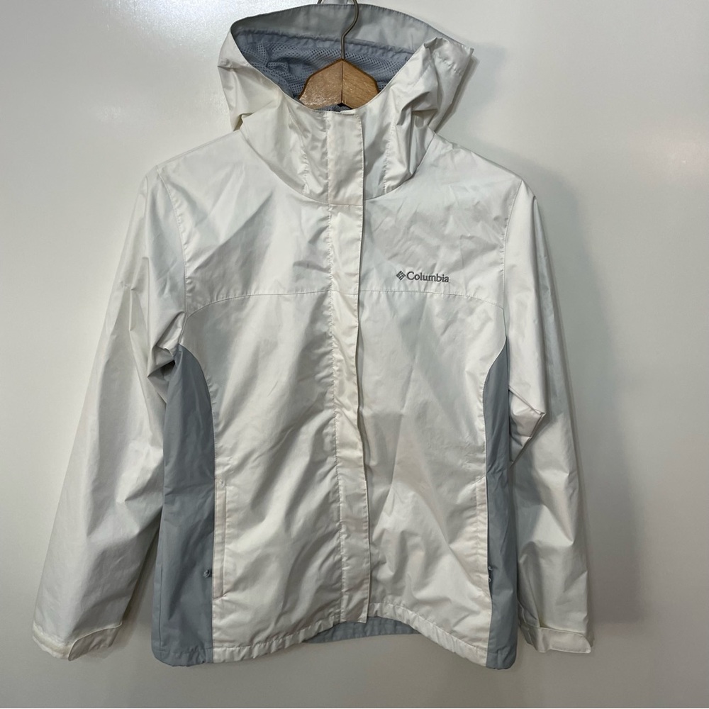 Columbia Sportswear White and Gray Rain Jacket Shell, size M, Windbreaker